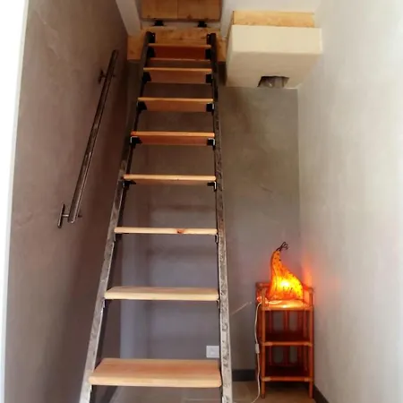 Maisonnette Avec Acces Piscine *